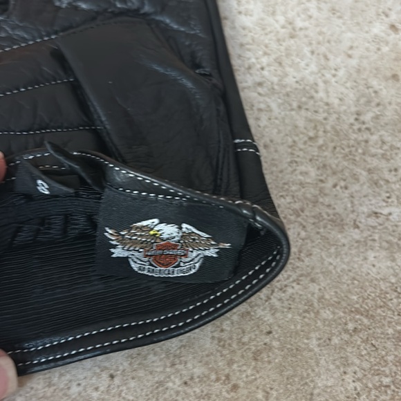 NWOT Harley Davidson fingerless riding gloves. Size small. - Picture 3 of 3